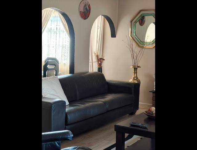 3 BEDROOM HOUSE FOR SALE IN LENNOXTON